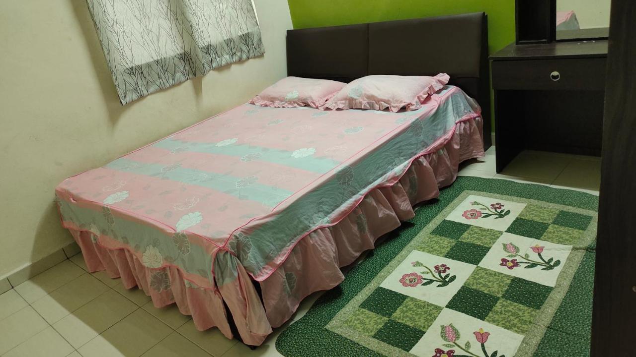 Muslim Dinaim Homestay Танджунг Малим Екстериор снимка
