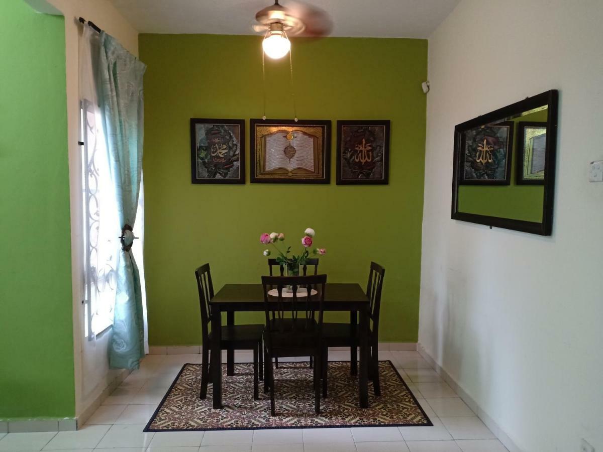 Muslim Dinaim Homestay Танджунг Малим Екстериор снимка