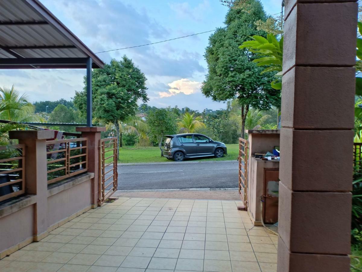 Muslim Dinaim Homestay Танджунг Малим Екстериор снимка