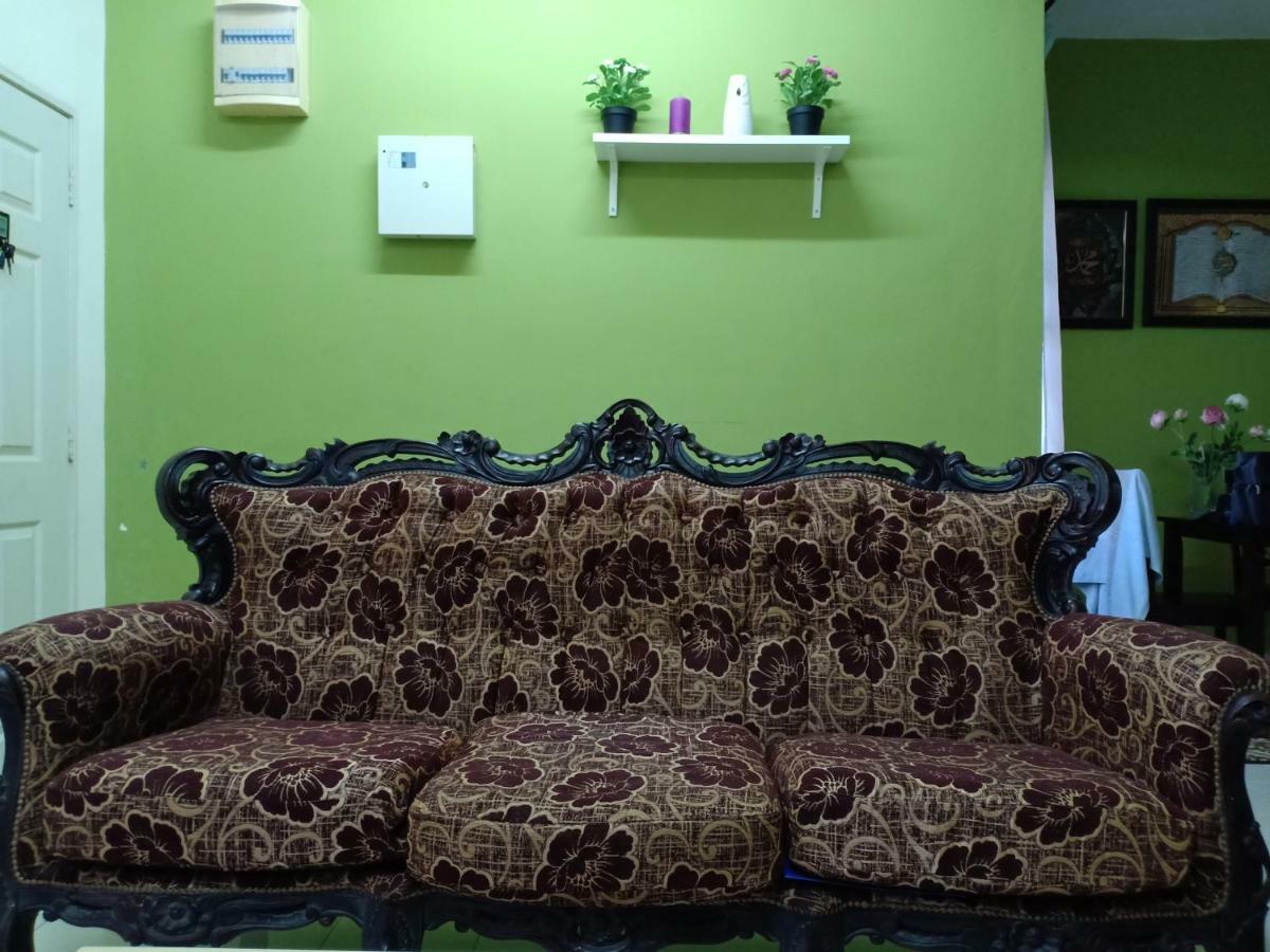Muslim Dinaim Homestay Танджунг Малим Екстериор снимка