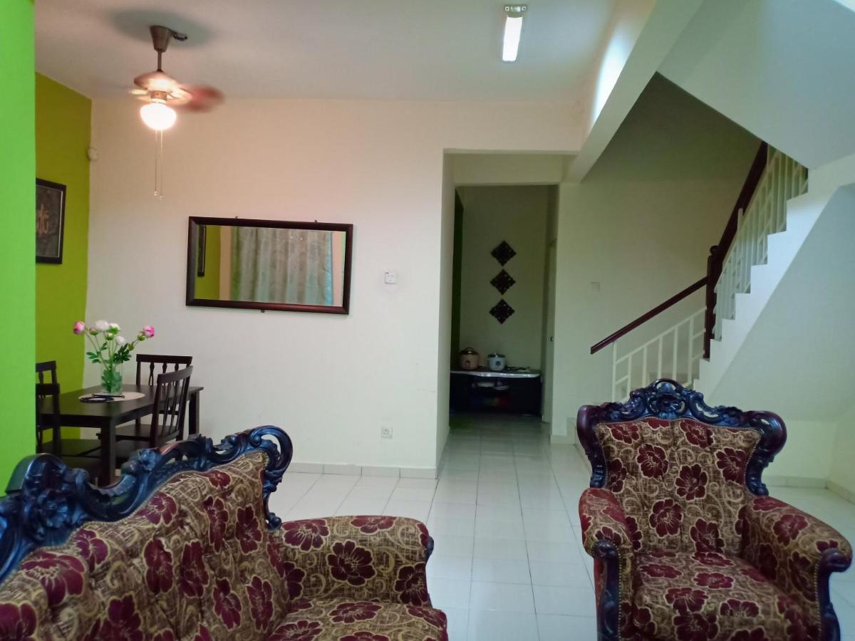 Muslim Dinaim Homestay Танджунг Малим Екстериор снимка